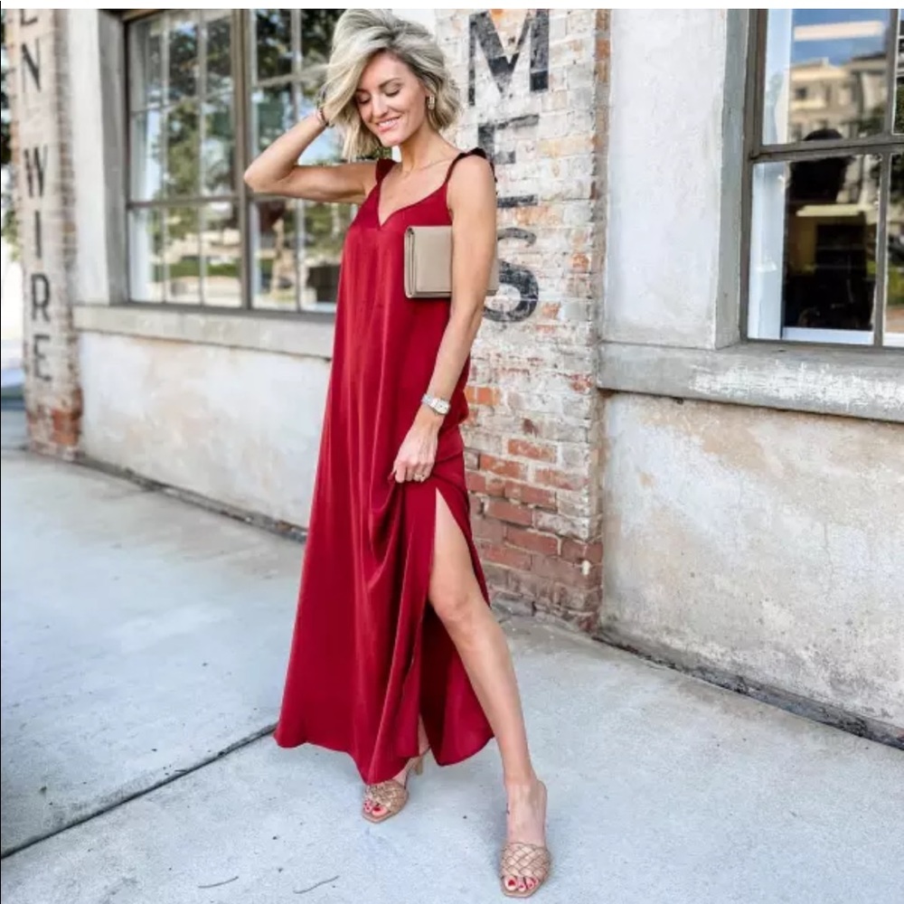 💃 NWT!! Open Back Ruffle Maxi Slip Dress 💃 in Molten Brown, Size Medium